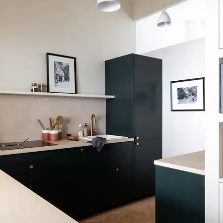 Charming Design Apt With Balcony In Paris París