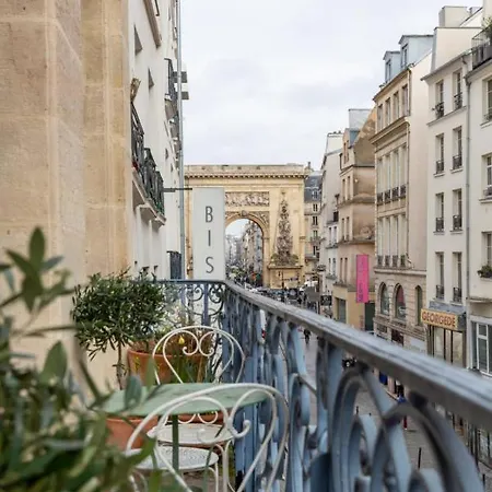 Charming Design Apt With Balcony In Paris *