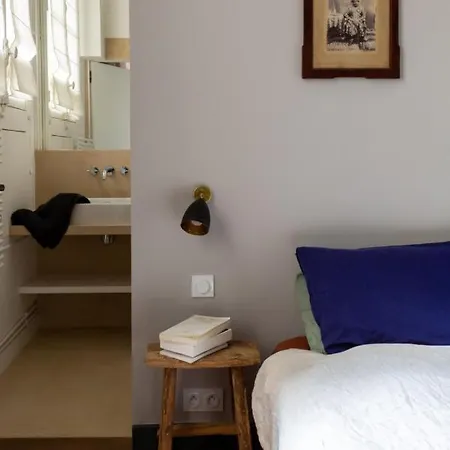 Charming Design Apt With Balcony In Paris * París